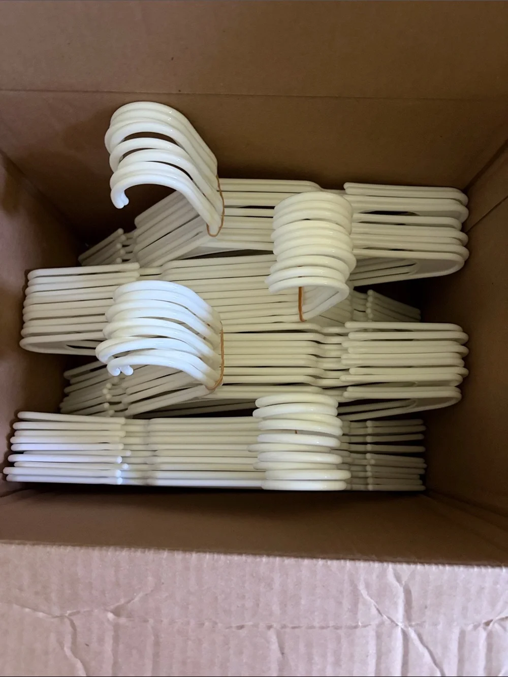 Set of 40 White Plastic Clothes Hangers - Multipack